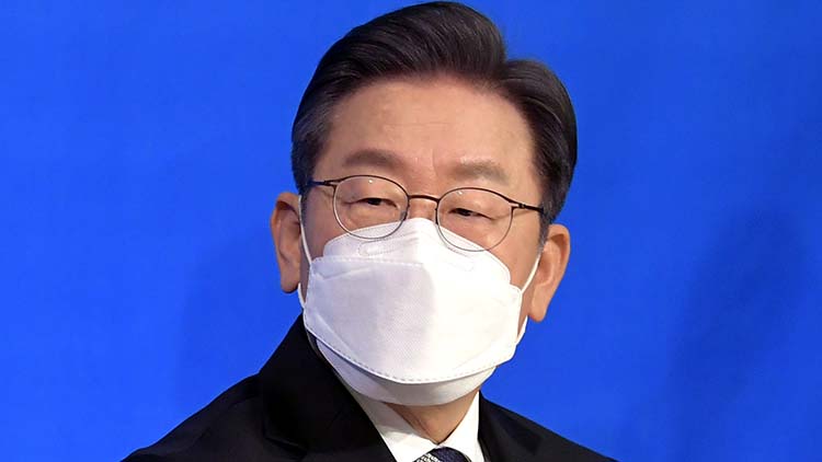 李 '데이트 폭력 변호' 사과에 유족 분노…