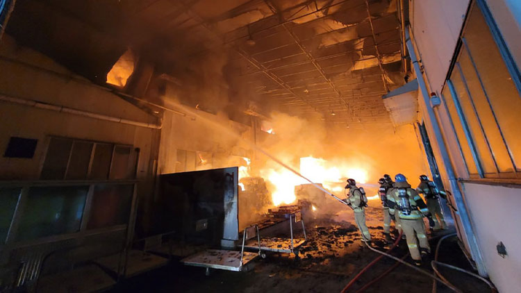 경남 양산 직물 제조공장서 화재…인명 피해는 없어