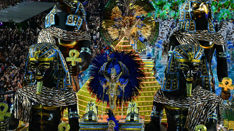고대 이집트부터 K팝까지…화려한 브라질 리우 카니발 절정