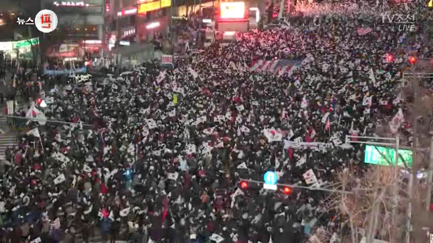 태극기 집회 '탄핵 기각' 총력전