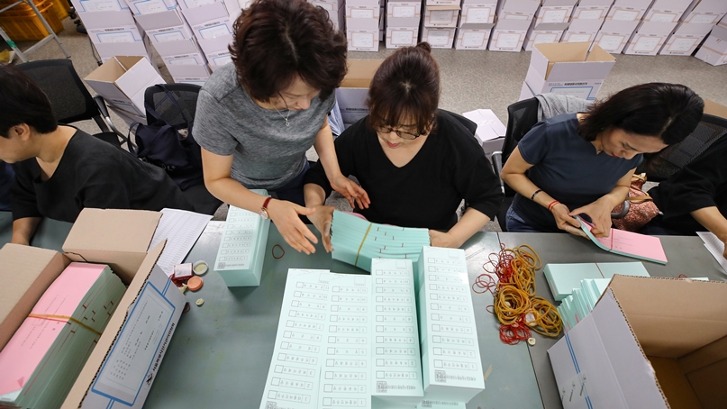 열흘 앞으로 다가온 지방선거, 투표지 검수 시작