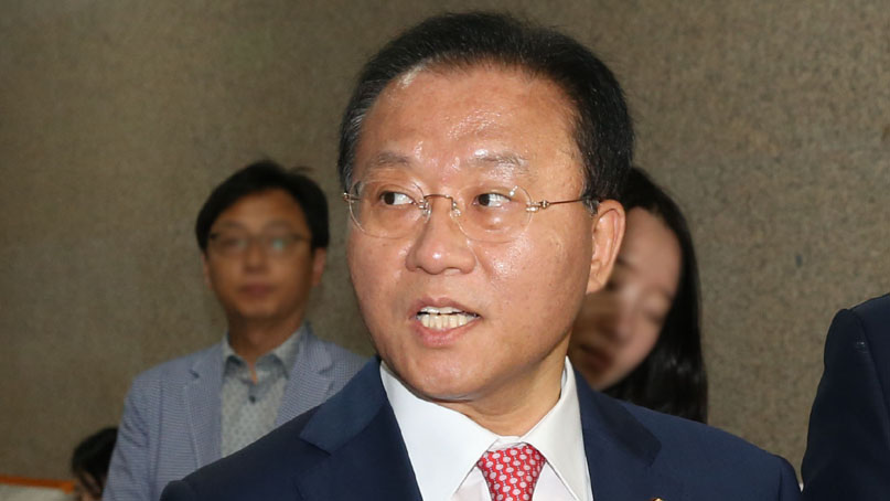 한국당, 조명균 통일부 장관 해임건의안 제출 추진