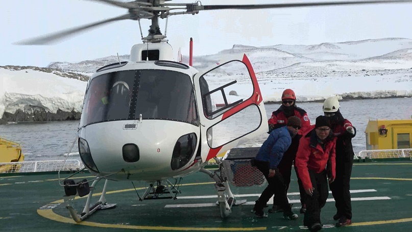 쇄빙연구선 아라온호, 남극 고립된 중국인 24명 구조
