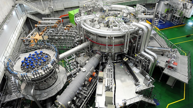 韓 '인공태양' KSTAR, 세계 최초 1억℃ 달성…핵융합 연구 주도