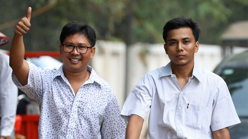 '로힝야 학살' 취재기자들, 미얀마 정부 사면으로 511일만에 석방