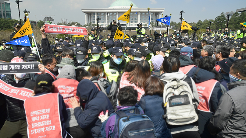 '국회 앞 폭력 시위' 민주노총 간부 6명 구속영장