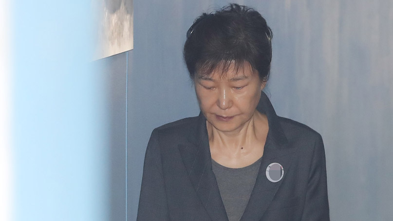 박근혜, '국정원 특활비' 항소심도 불출석…다음달 종결