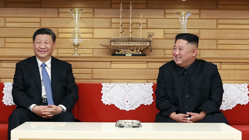 김정은·시진핑 '북중관계 더 발전, 지역 평화·안정에 유리'