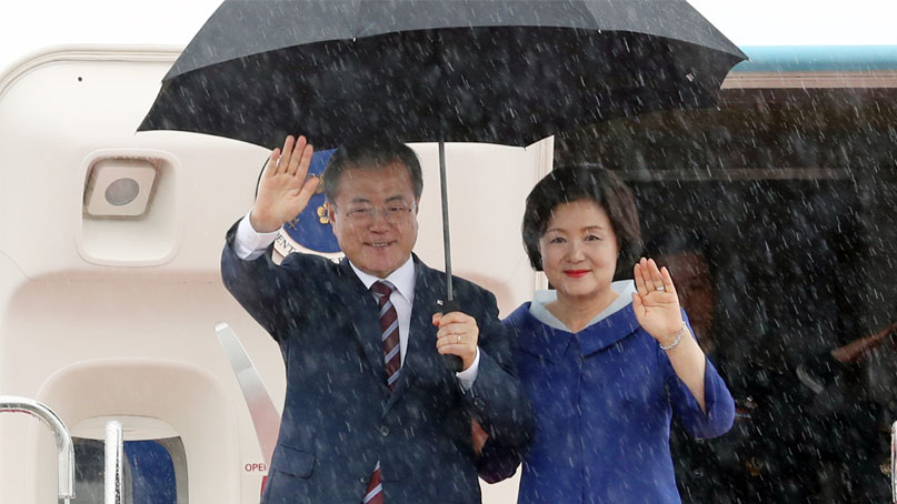 文대통령, 일본 오사카 도착…오후 한중 정상회담