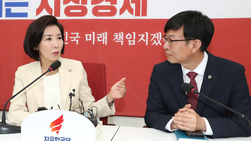 김상조 '경제원탁회의, 국회서 결정하는 대로 따를 것'