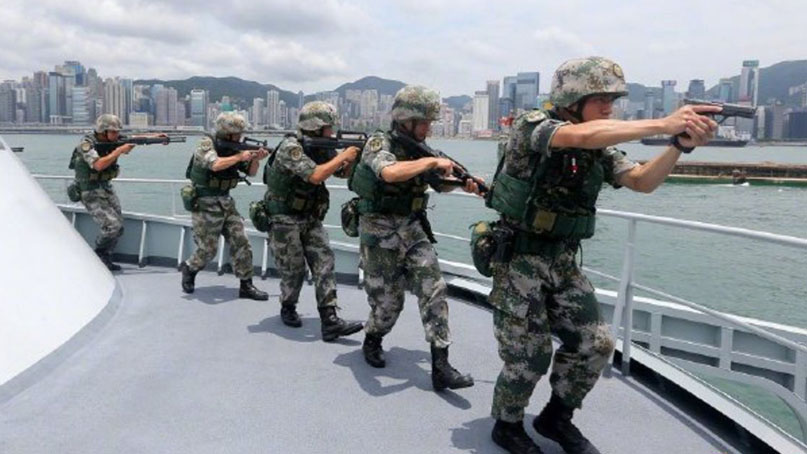 中, 홍콩 앞바다 군사훈련 공개…'사태 악화 땐 개입 경고'