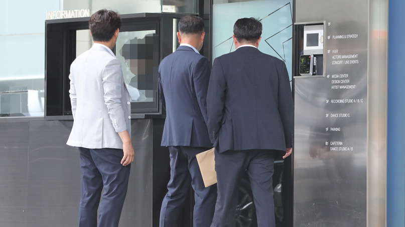 '양현석 해외 상습도박 혐의' 경찰, YG 사옥 압수수색 