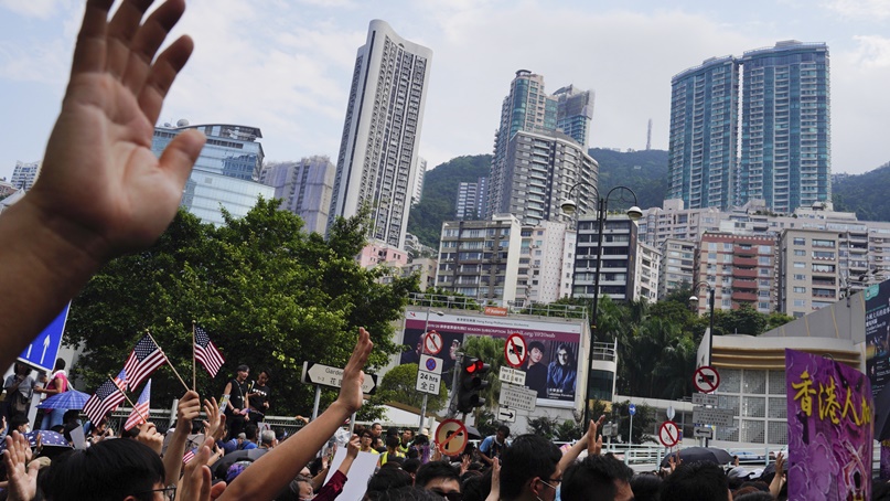 홍콩 찾는 관광객 40% 급감…'시위 장기화 영향'