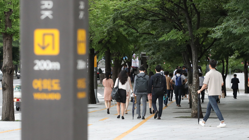 한국 대졸 비율OECD 중 1위…취업률은 평균 이하