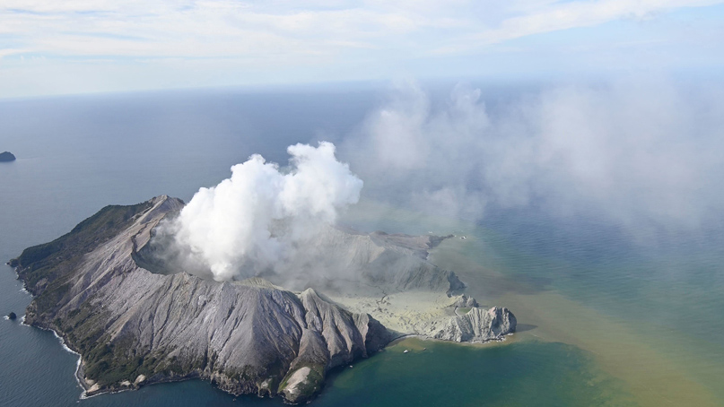 뉴질랜드 화이트섬 화산 분출…'관광객 다수 실종·부상'