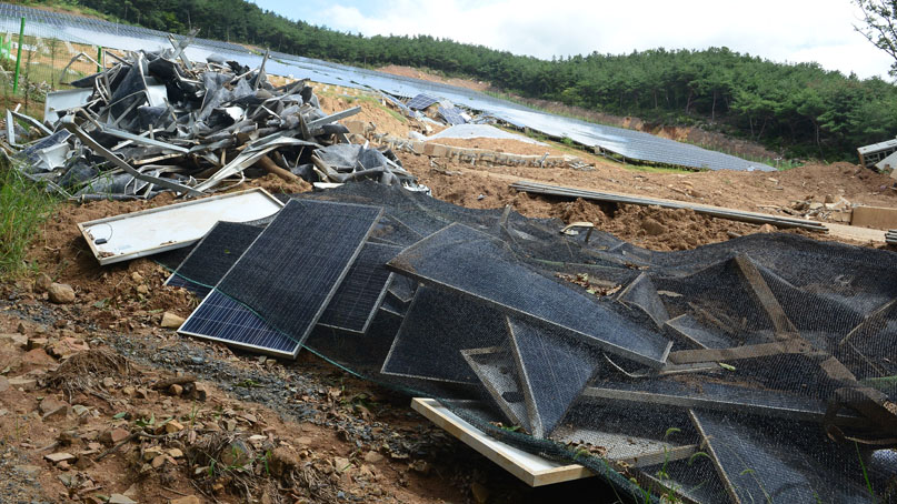 [취재후 Talk] '애물단지' 태양광 폐패널…재활용 어렵자 아프리카에 기부?