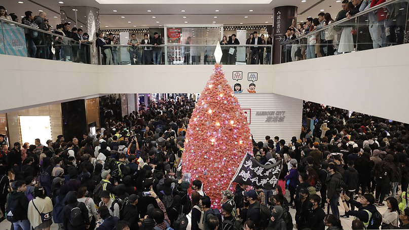 홍콩서 성탄절 이브 격렬시위…최루탄에 화염병 등장