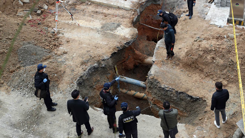 광주 우수관 공사장서 토사 붕괴…근로자 4명 매몰됐다 구조