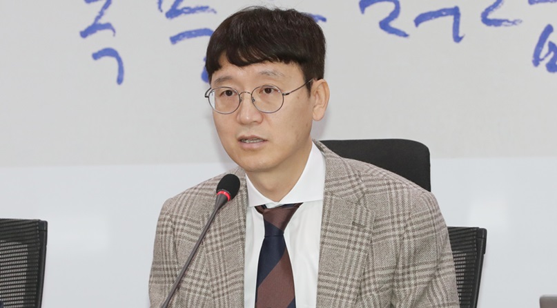 '검사내전' 김웅 새보수당 입당…'사기 카르텔 때려 잡겠다'