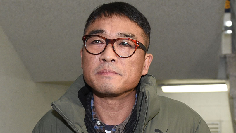 '성폭행 혐의' 김건모, 기소 의견 검찰 송치