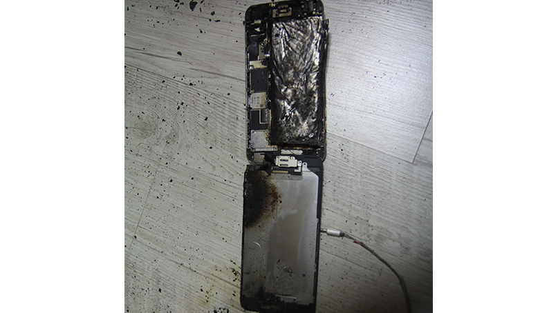 충전 중인 아이폰 폭발해 화재…인명피해는 없어