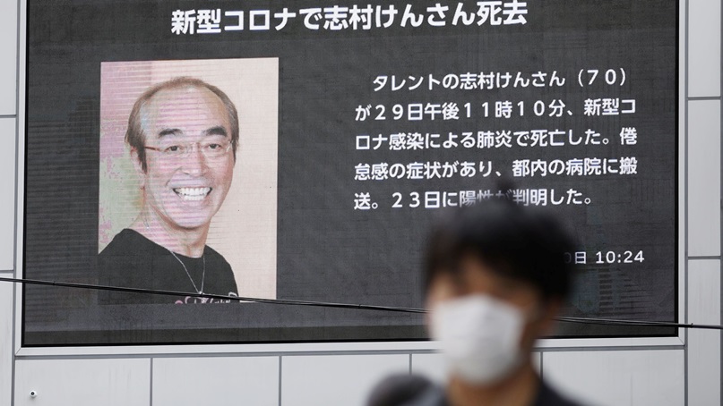 日 국민 개그맨 시무라 겐, 코로나19 감염으로 사망