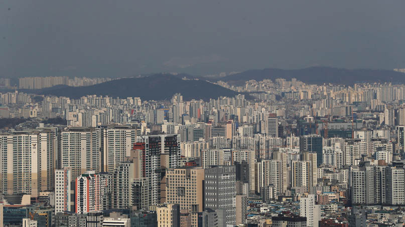 서울 아파트값 6주연속 하락…절세 급매물 소화되며 낙폭 줄어