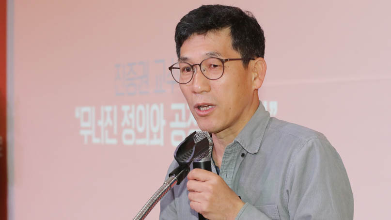 진중권 '툭하면 '30년 운동'…할머니들 80년 고통보다 무겁나' 