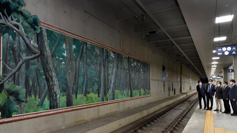 SRT수서역 승강장에 대형 벽화 설치 