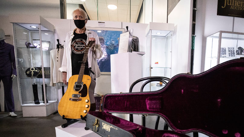 커트 코베인 기타, 72억원에 낙찰…'세계서 가장 비싼 기타' 