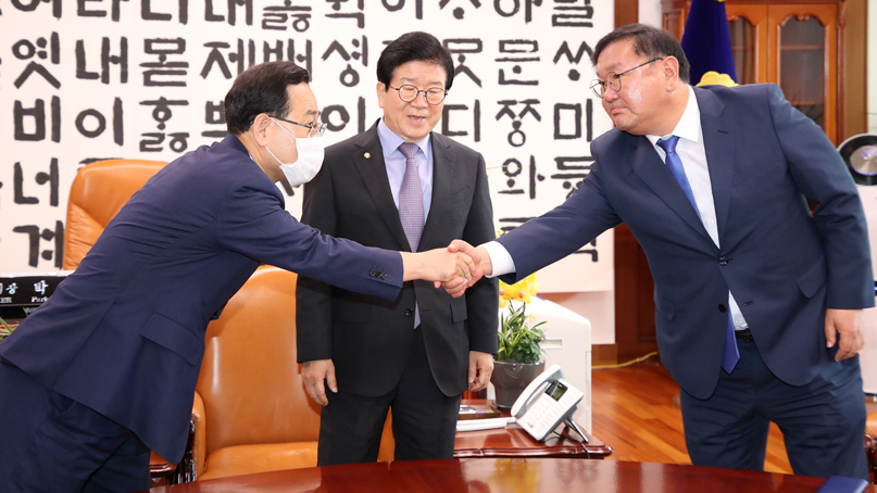 [속보] 박병석 '여야, 주말 동안 협상하라…29일 본회의 개최'