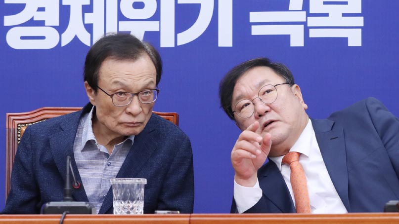 與 지도부 부동산 민심 수습…김태년 '의원들 '1주택' 서약, 조속히 이행하라'