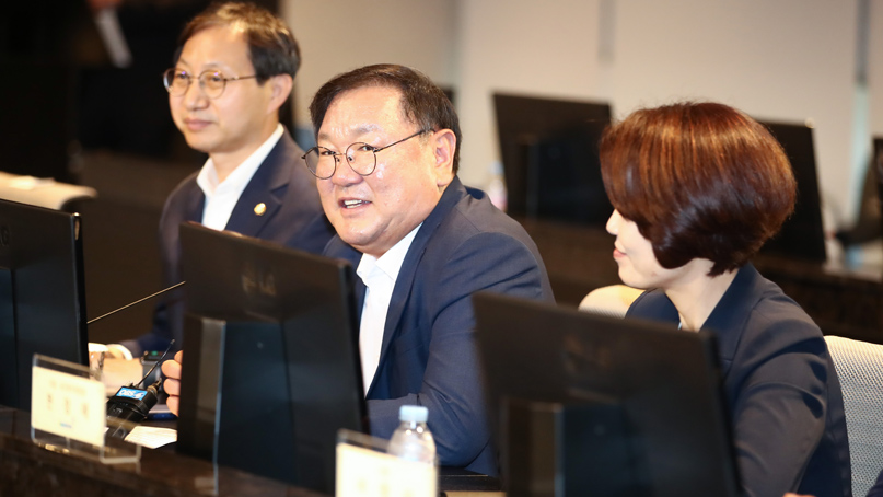 김태년, 바이오기업 찾아 '코로나 백신 개발까지 원활히 지원'