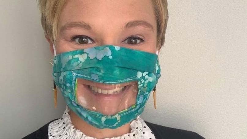 '입을 보여줘' 청각장애인 위한 '투명 마스크 쓰기' 운동