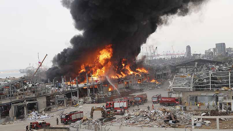 폭발 참사 한달만에…베이루트 항구서 대형 화재