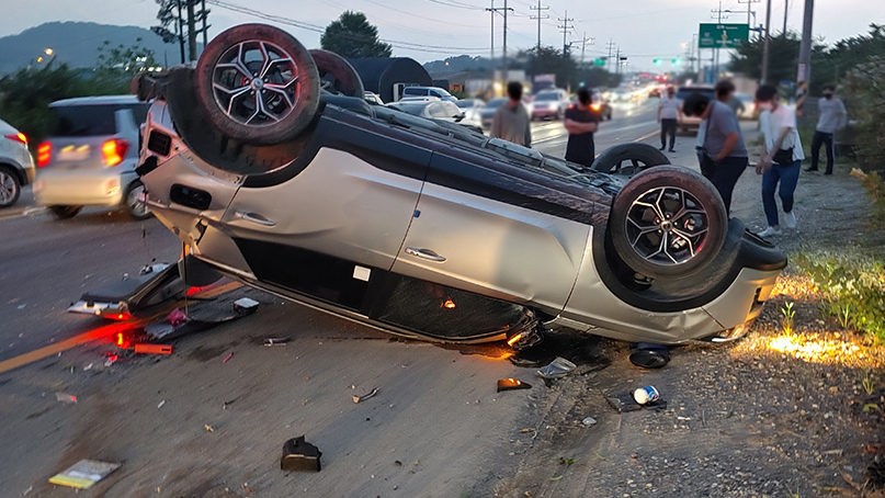 김포서 차량 2대 충돌 사고…운전자 2명 사상