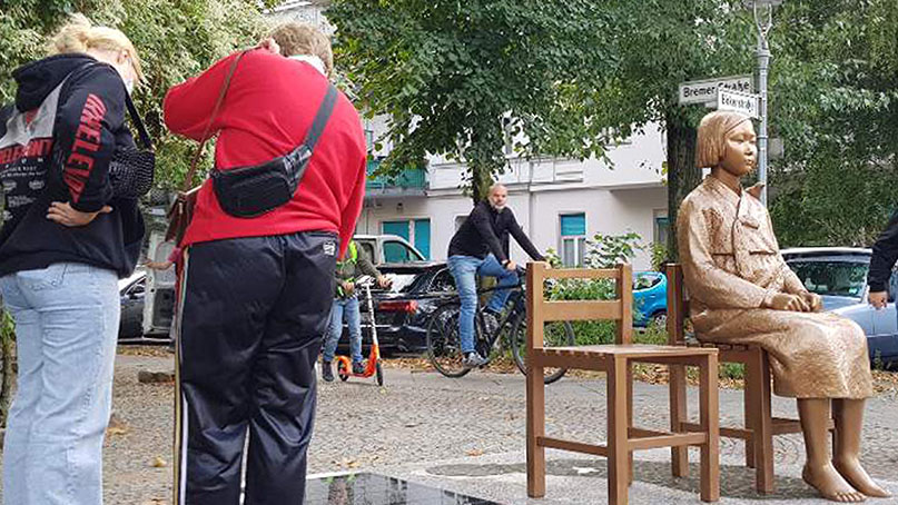 日 관방장관, 독일 베를린 소녀상 설치에 '지극히 유감…철거 노력'