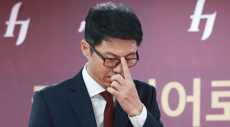 [취재후 Talk] '감독은 잘려도 말이 없다'…손혁 감독 사퇴에 부쳐