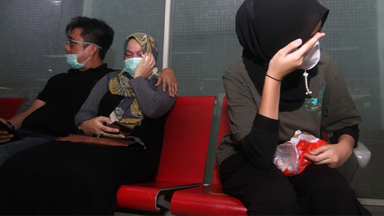 인도네시아 62명 탑승 여객기 바다 추락…아직까지 생존자 소식 없어