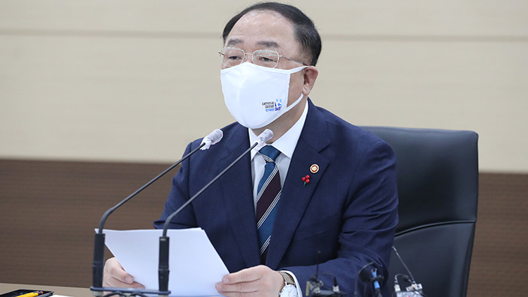 홍남기 'CPTPP 가입 적극 검토…美와 양자협력 강화'