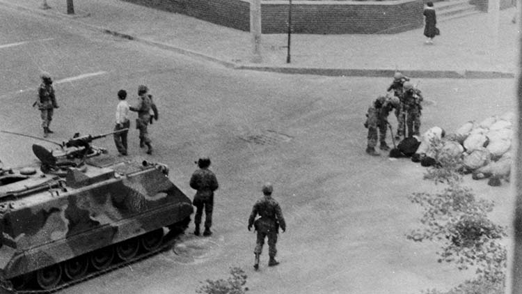 5·18 당시 시위학생 연행 사진 / 국가정보원 제공