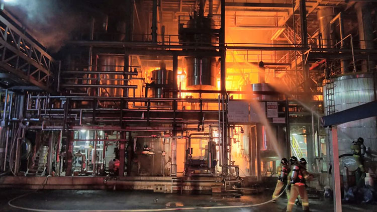 전북 정읍시 신재생에너지 공장에서 불…900만 원 피해