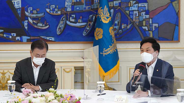 26일 청와대에서 열린 문재인 대통령과 여야 대표 오찬간담회에서 국민의힘 김기현 대표 권한대행이 발언하고 있다. / 연합뉴스