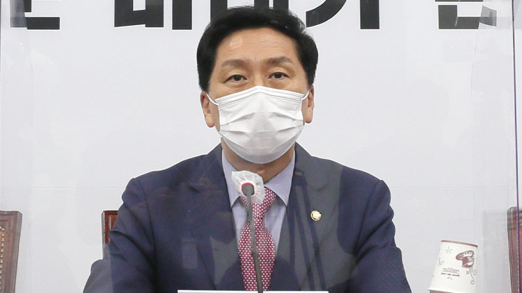 국민의힘 김기현 당 대표 권한대행 겸 원내대표가 10일 서울 여의도 국회에서 열린 비상대책위원회의에서 발언하고 있다. / 연합뉴스