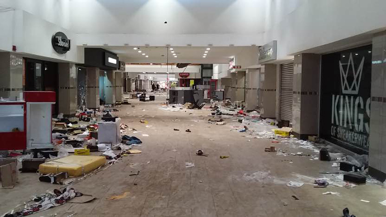 시위대가 약탈해 간 남아프리카공화국 프레토리아의 쇼핑몰 / 사진 제공: 전소영 남아공한인회 수석부회장