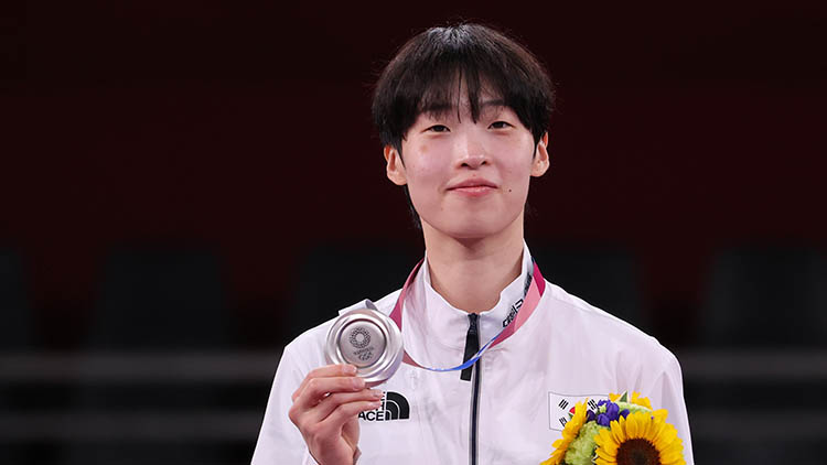 '1초 발차기' 태권도 이다빈 은메달…인교돈 동메달