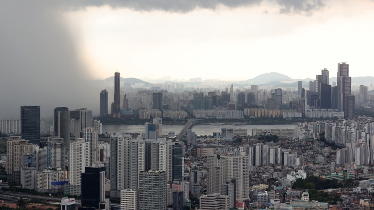 8일 오후 서울타워에서 바라본 서울 및 경기도 아파트 모습 / 연합뉴스