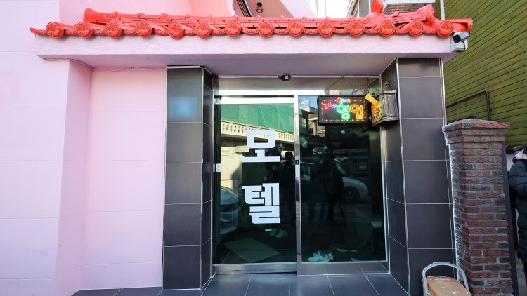 '변호사비 대납 의혹'을 제보한 이모씨가 숨진 채 발견된 서울 양천구의 한 모텔 모습. / 연합뉴스