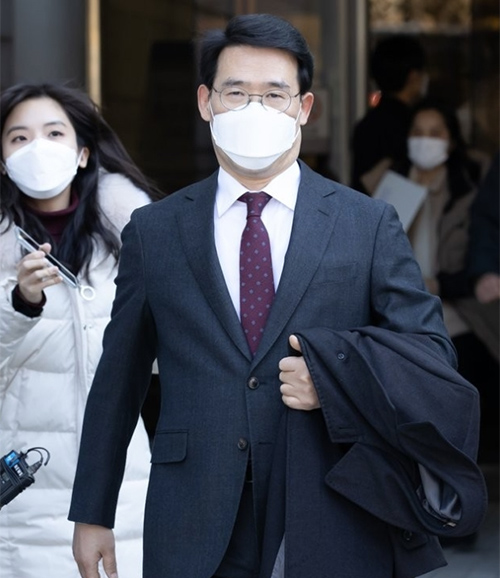 2심 무죄 판결을 받고 나오는 신광렬 전 부장판사 / 연합뉴스