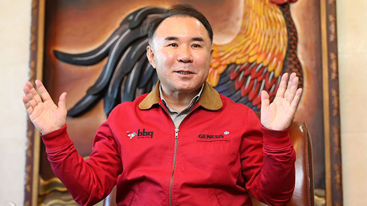 윤홍근 제너시스 BBQ 회장 / 조선일보DB
